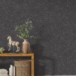 Belka B48 Tapete in Schwarz und Gold – Luxuriöse, moderne Wandtapete mit edler Schwarz-Gold-Kombination, vereint stilvolles Design mit effektiver Wärme- und Schalldämmung.
