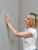 "Belka B50 Tapete in Silber – Moderne Wandtapete mit stilvollem Silberglanz, perfekt für elegante Innenräume mit effektiver Wärme- und Schalldämmung.