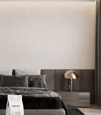 Ein modernes Wohnzimmer, dessen Wände mit Belka Tapete Creme Muster verkleidet sind. 1 Packung des Produkts, 1 kg.