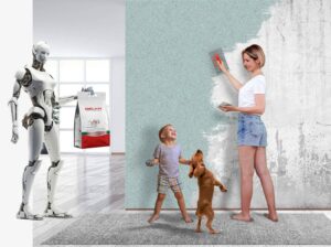 Eine Mutter lächelt ihren Sohn und Hund an, während sie eine Belka Tapete wendet an. Ein Roboter hält eine Belka-Packung.