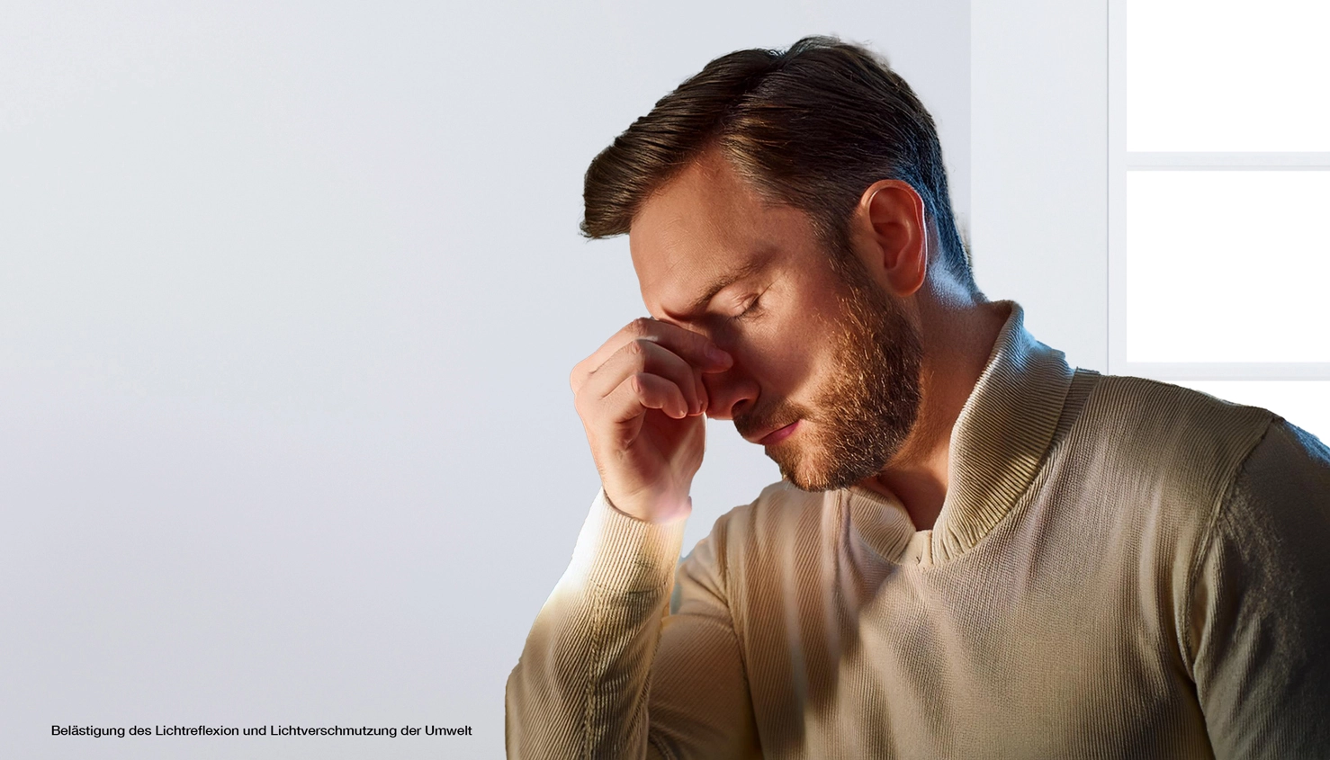 man with a beard, dressed in a light sweater, holds his hand to his face, appearing stressed, with text in German mentioning light pollution and environmental disturbance.