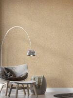Belka Y2501 Tapete in Apricot Creme für moderne Wandgestaltung – stilvolle, selbstklebende Baumwolltapete mit natürlichen Farbstoffen und Mineralsteinen. Einfache Anwendung, umweltfreundlich, mit hervorragender Wärme- und Schalldämmung sowie EMF-Schutz für ein gesundes Raumklima.