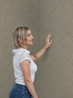 Belka Y2504 Tapete in Earthy Sage für moderne Wandgestaltung – atmungsaktiv, schalldämmend, EMF-reduzierend & umweltfreundlich.