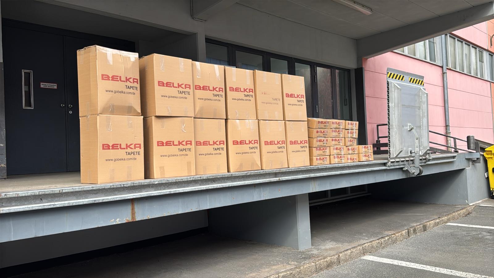 Belka Produktverpackung – Kartons bereit für Same-Day-Abholung