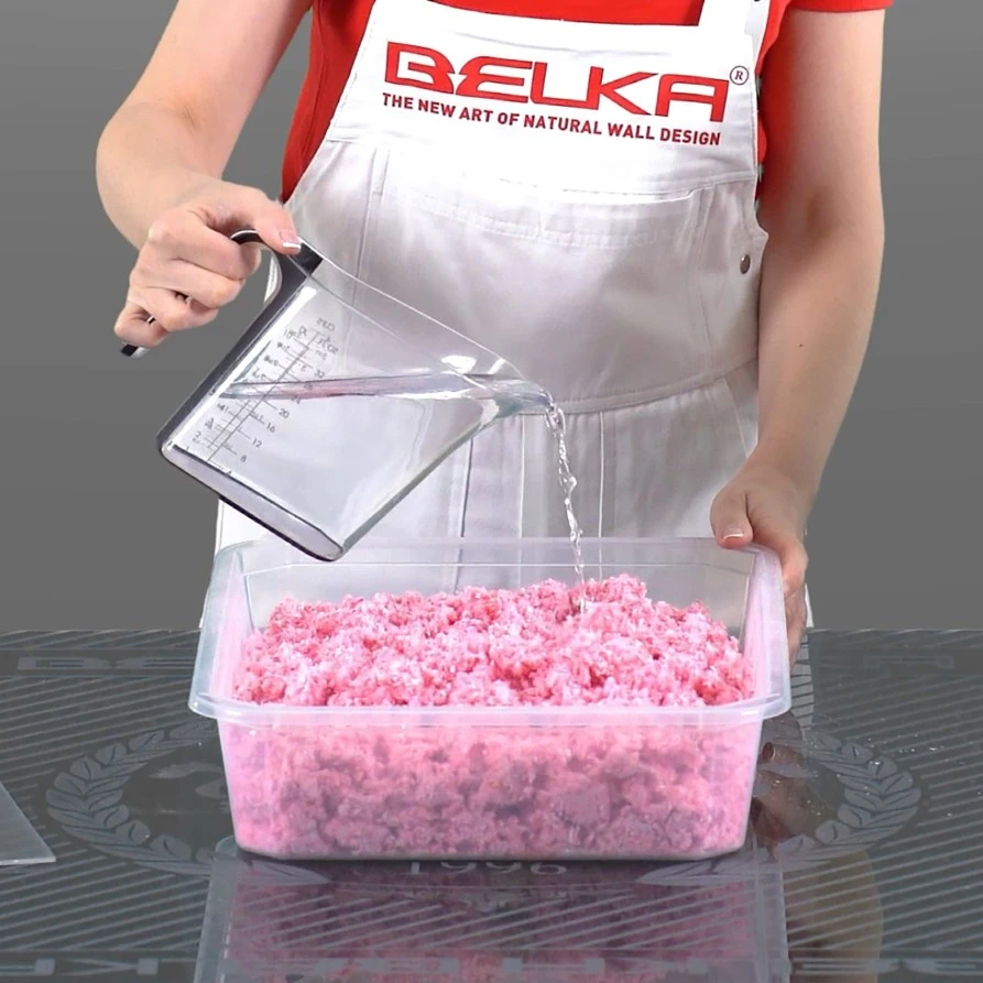 Wasser zum Belka Pulver geben und anmischen