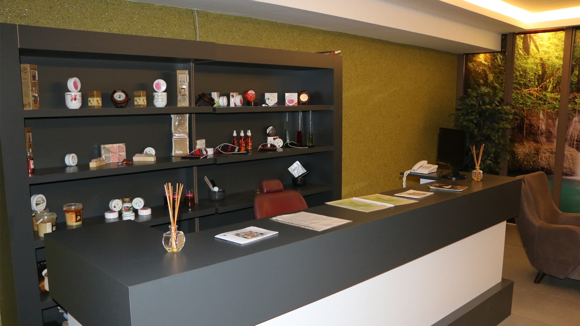 Selbstklebende Tapete ohne Kleister - einfache Montage