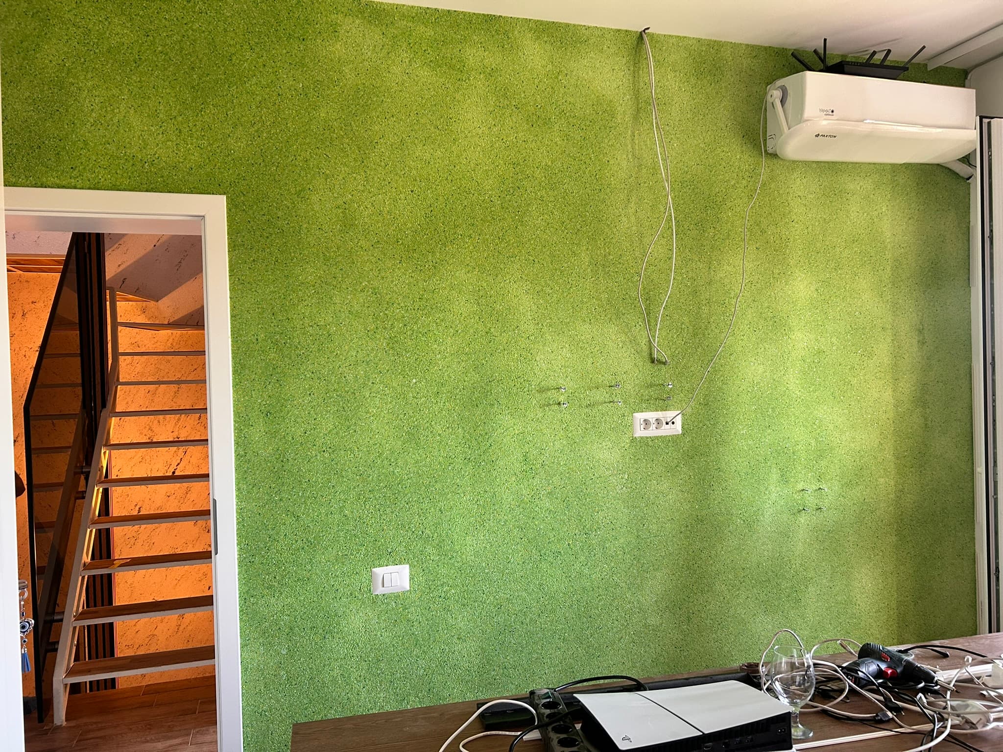 Selbstklebende Tapete - DIY Wandgestaltung